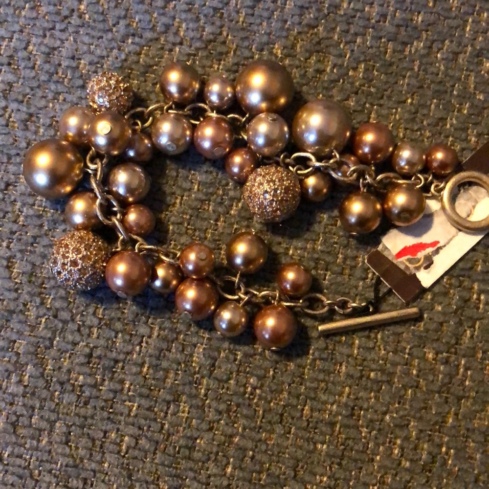 Gold pearls bracelet